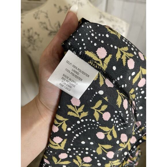 Modcloth Midi Floral Short Sleeve Dress Cottage Core Deep V Size 12 Black Pink - Picture 4 of 6